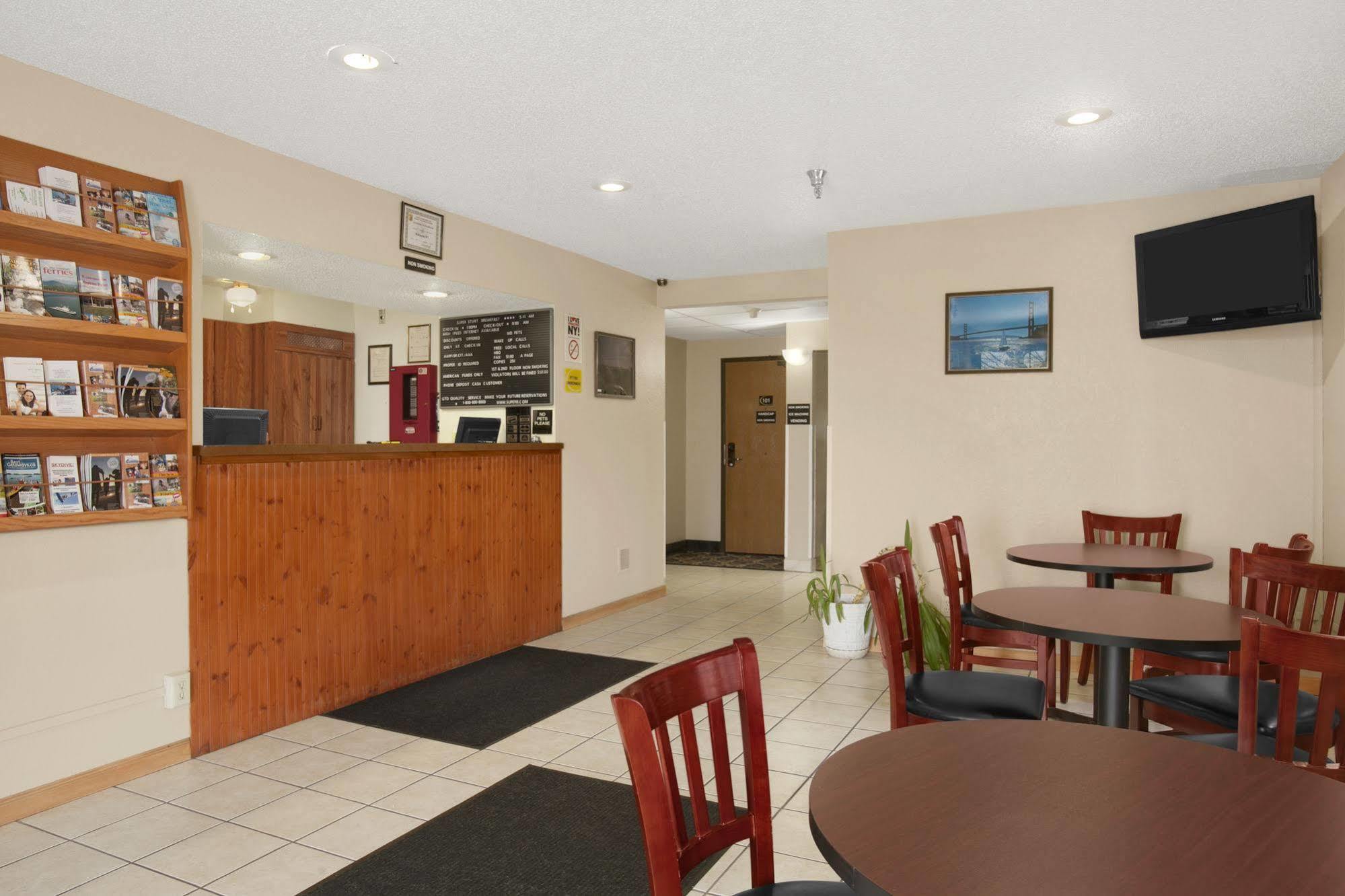 Motel Super 8 By Wyndham Massena Ny Exterior foto